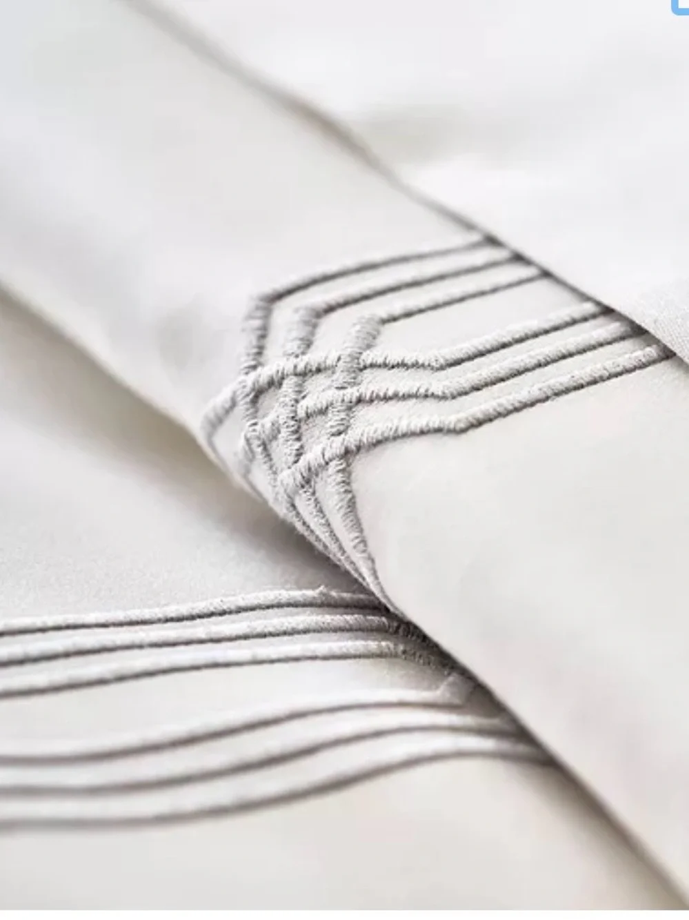 Hudson Park Tivoli Italian Linen King Duvet cover white/silver.